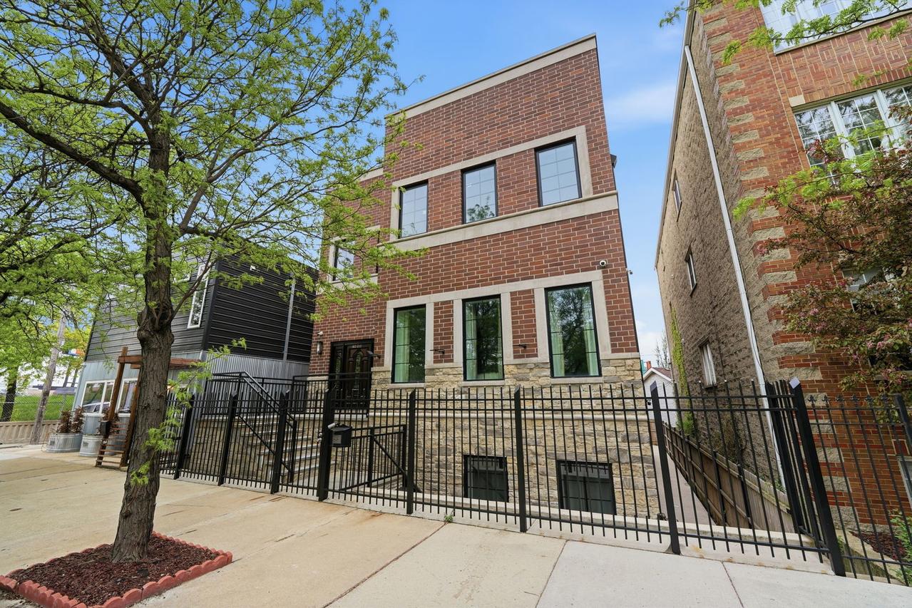 1443 N Cleaver St., Chicago, IL 60642