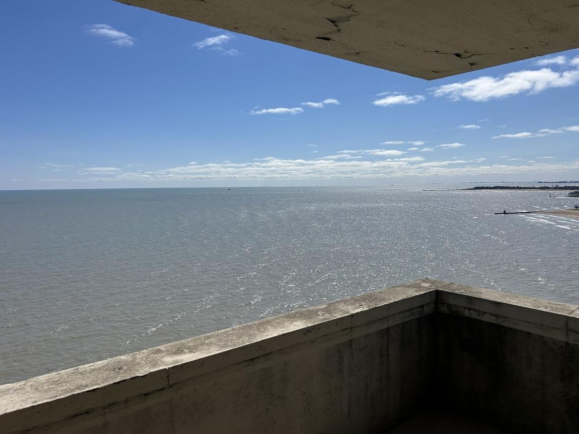 6157 N Sheridan Rd. #24G, Chicago, IL 60660