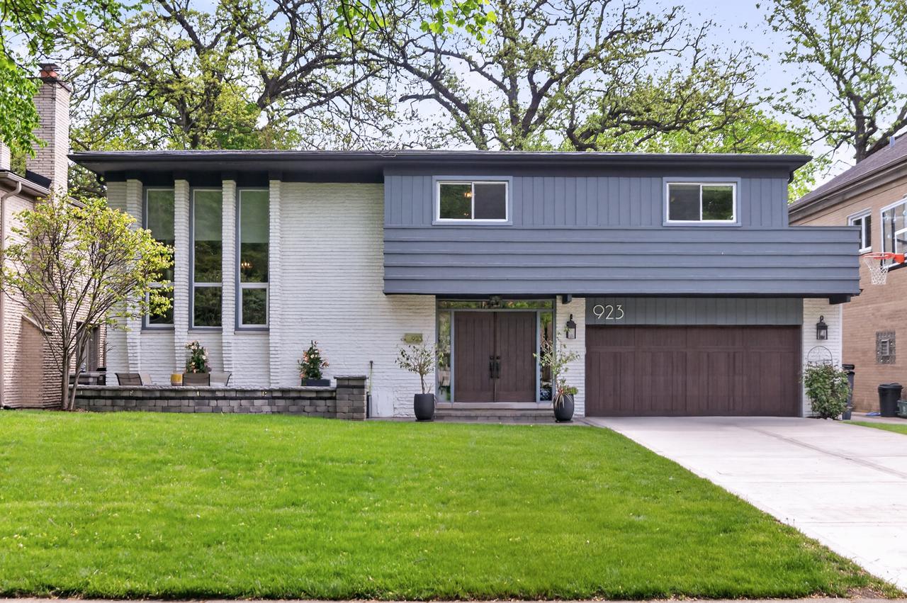 923 Park Ave., River Forest, IL 60305