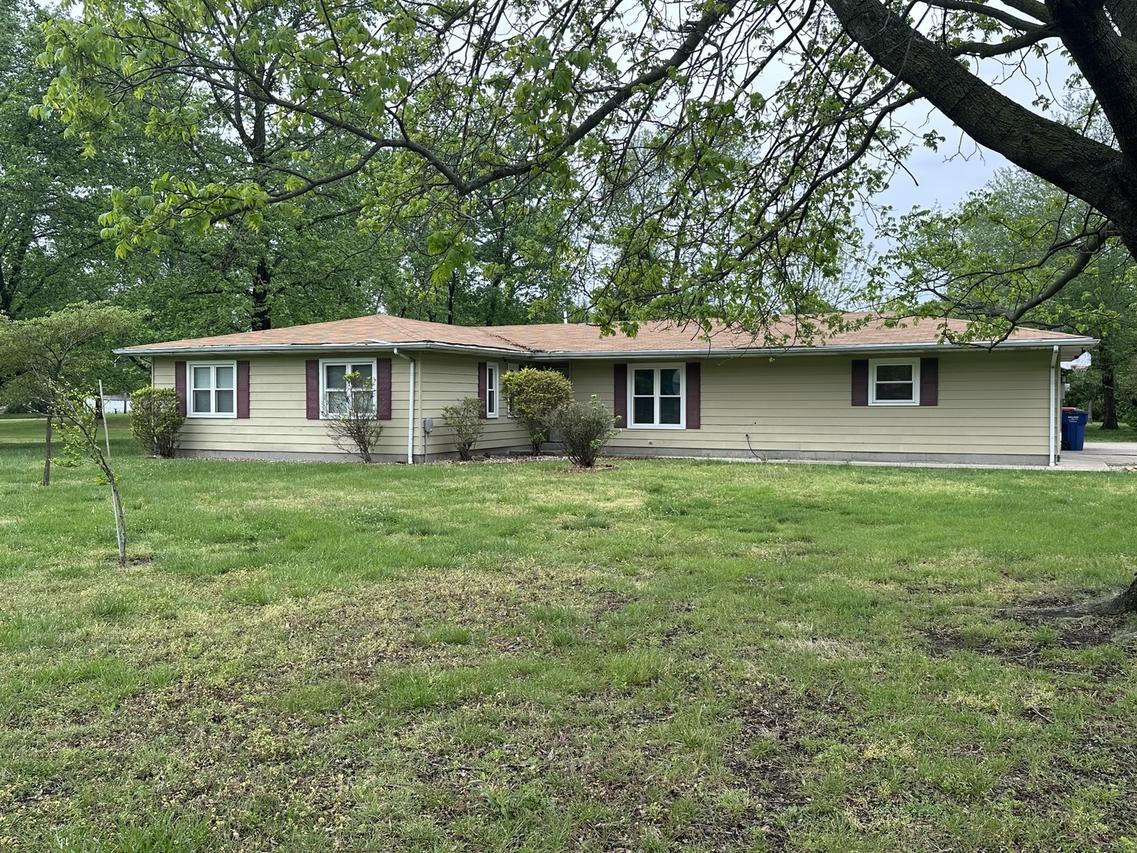 16884 1st South St St., Logan, IL 62856