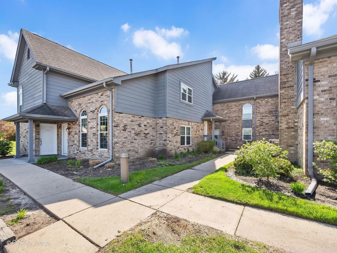 43 Foxcroft Rd. #135, Naperville, IL 60565