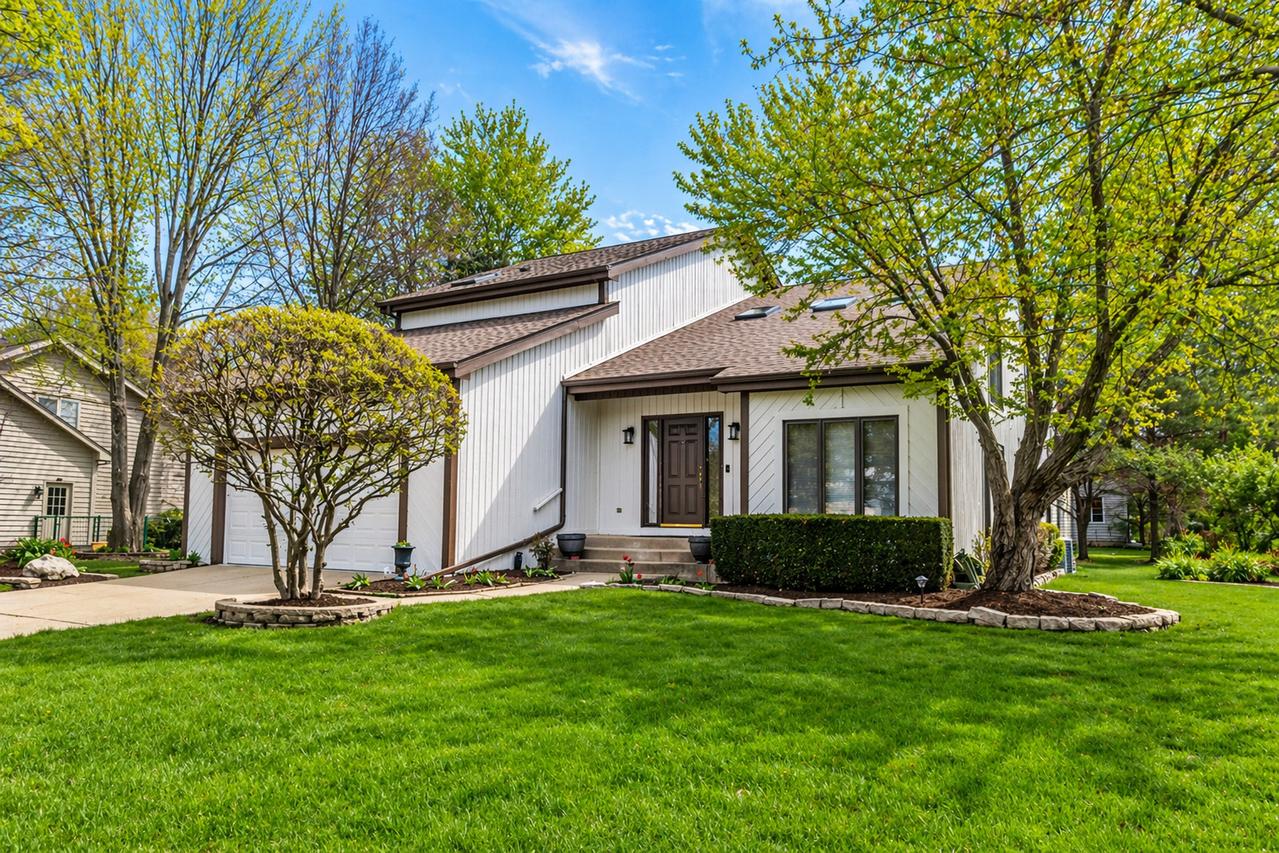 1368 Hunter Cir., Naperville, IL 60540