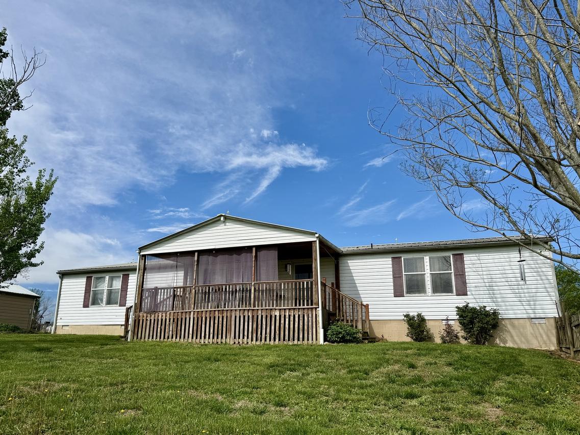 2025 Central Hill Rd., Grantsburg, IL 62943