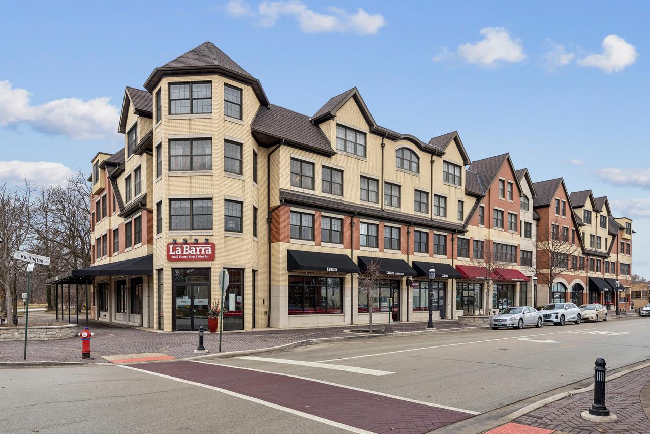 10 E Burlington St. #2J, Riverside, IL 60546