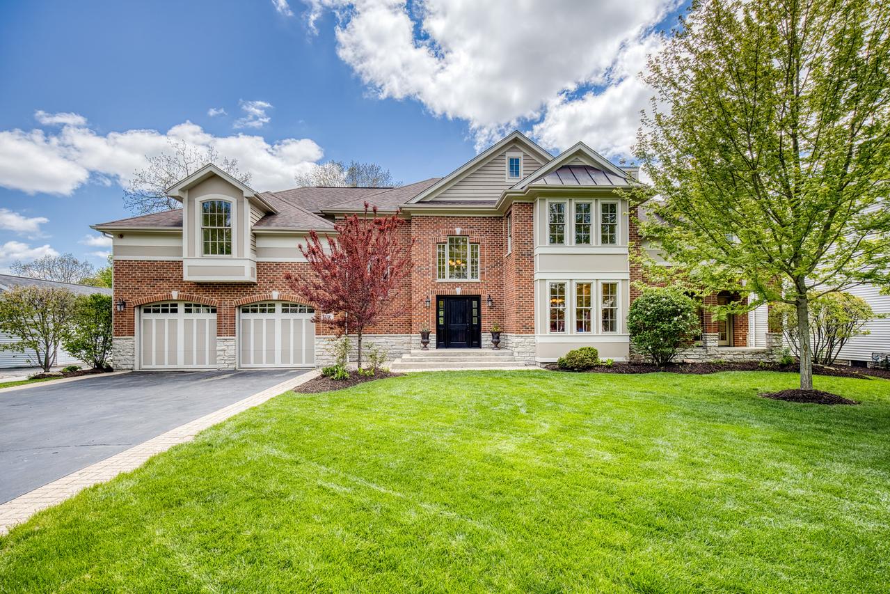 119 Roslyn Rd., Barrington, IL 60010