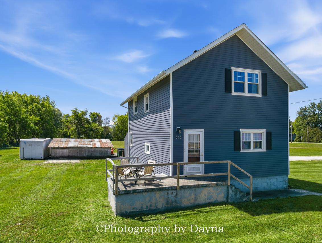 250 W Frontage St., Sheldon, IL 60966
