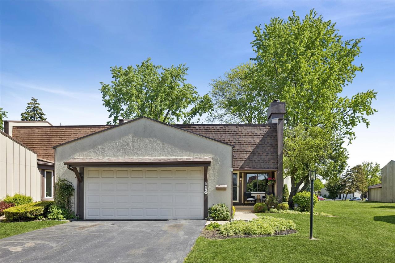 116 Cascade Dr., Indian Head Park, IL 60525