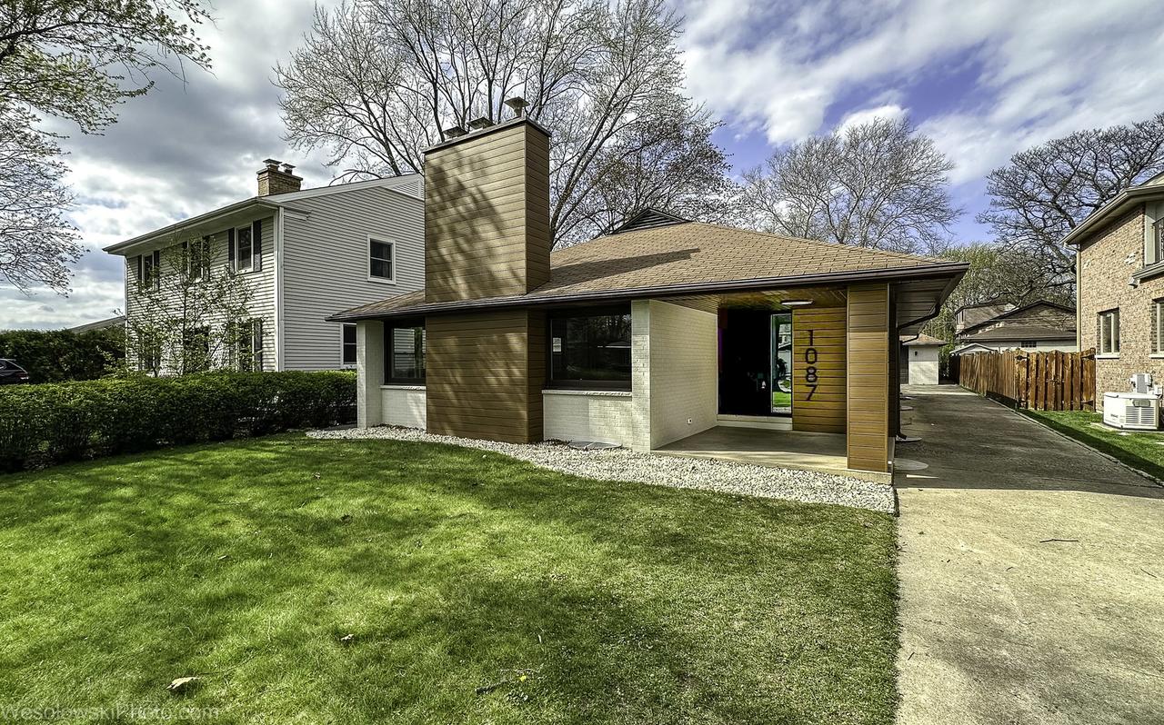 1087 Andean Pl., Highland Park, IL 60035