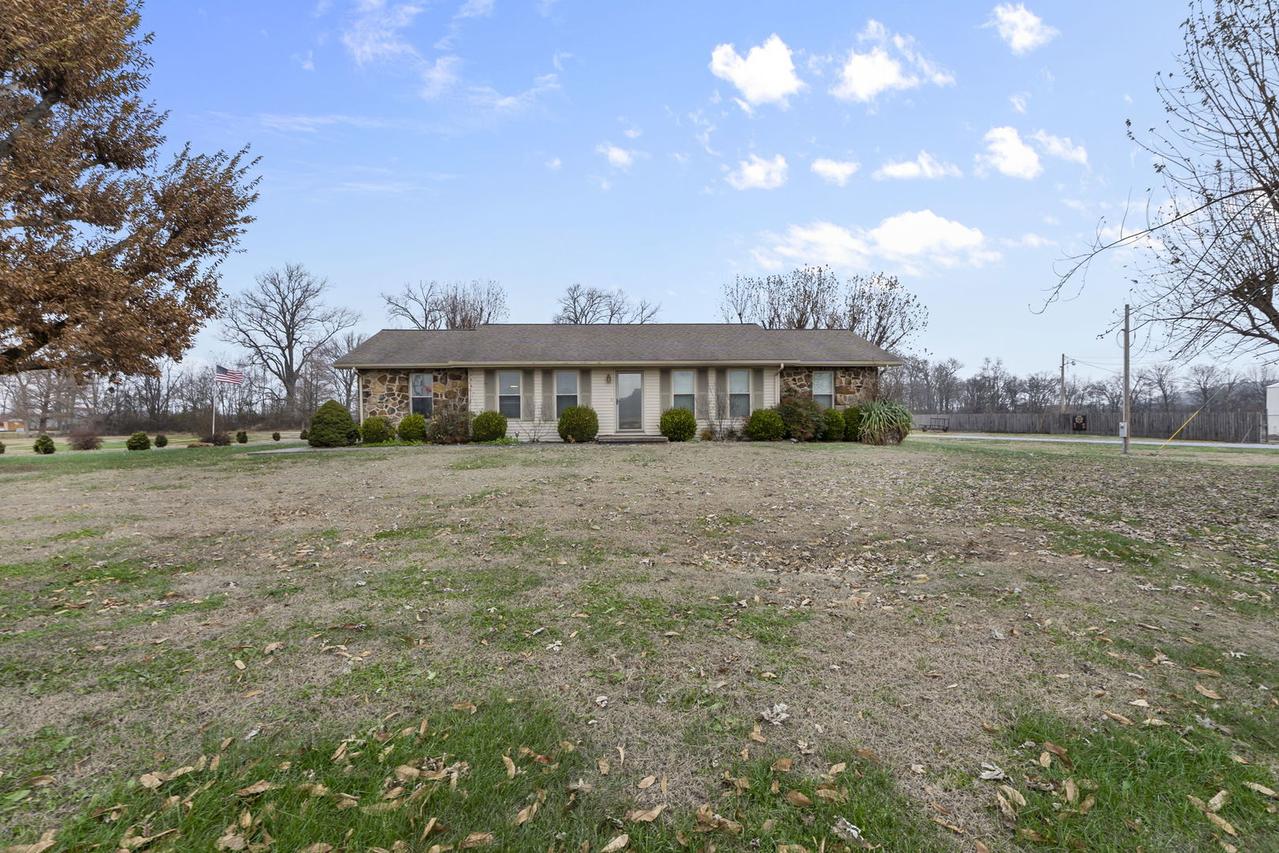 24250 Hanging Rock Rd., Mcclure, IL 62957