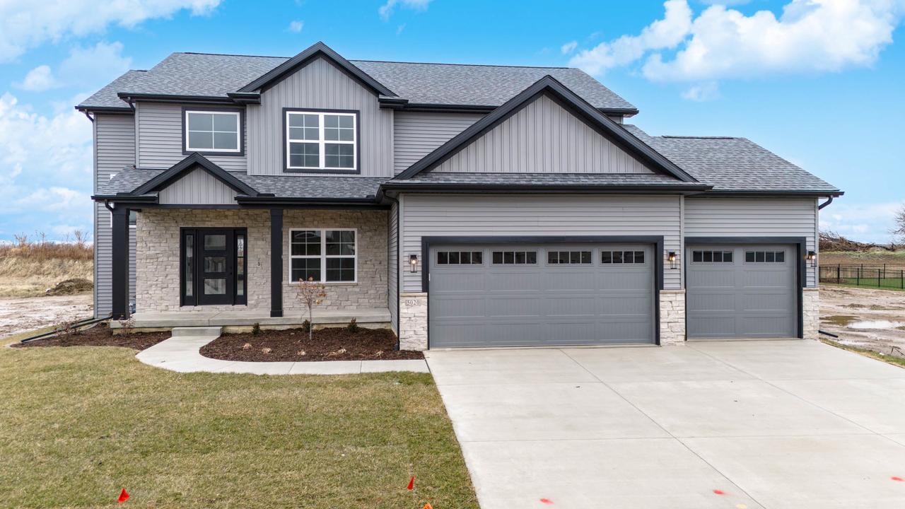 5008 Castlebar Dr., Bloomington, IL 61705