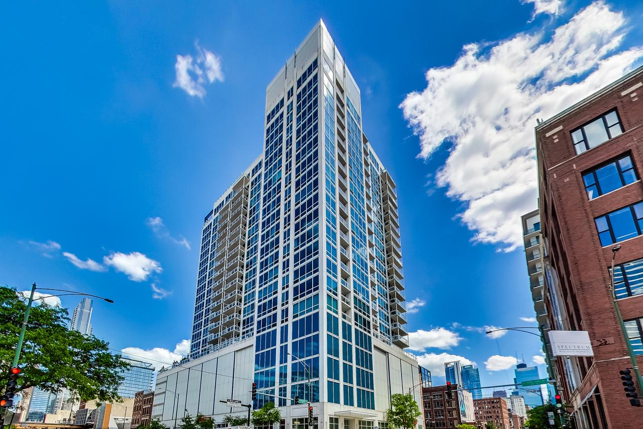 757 N Orleans St. #909, Chicago, IL 60654