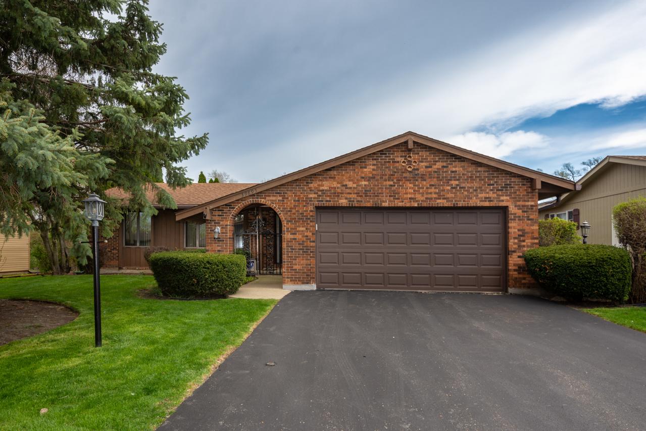 39895 N Crabapple Dr., Antioch, IL 60002
