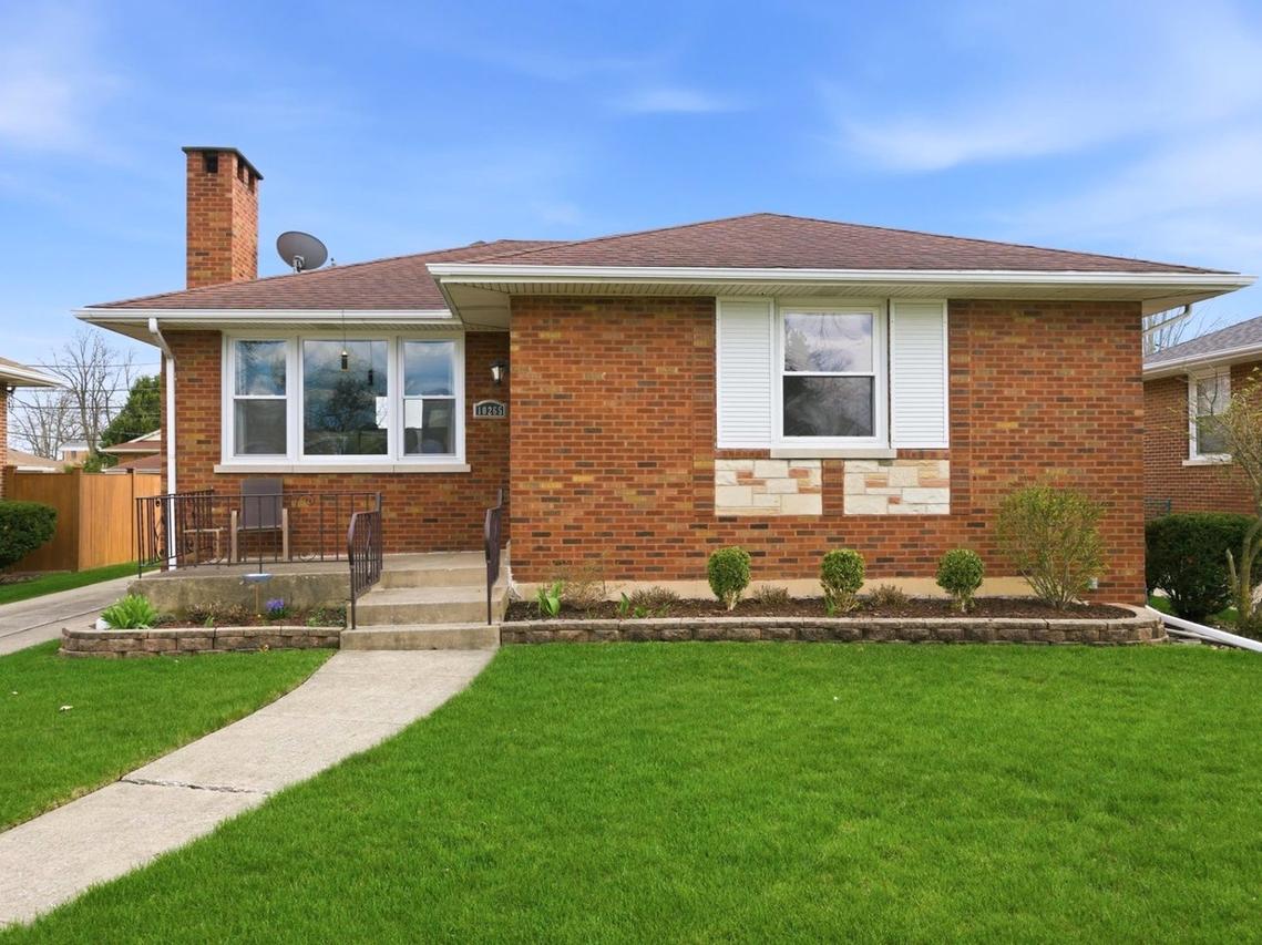 10265 Dickens St., Westchester, IL 60154