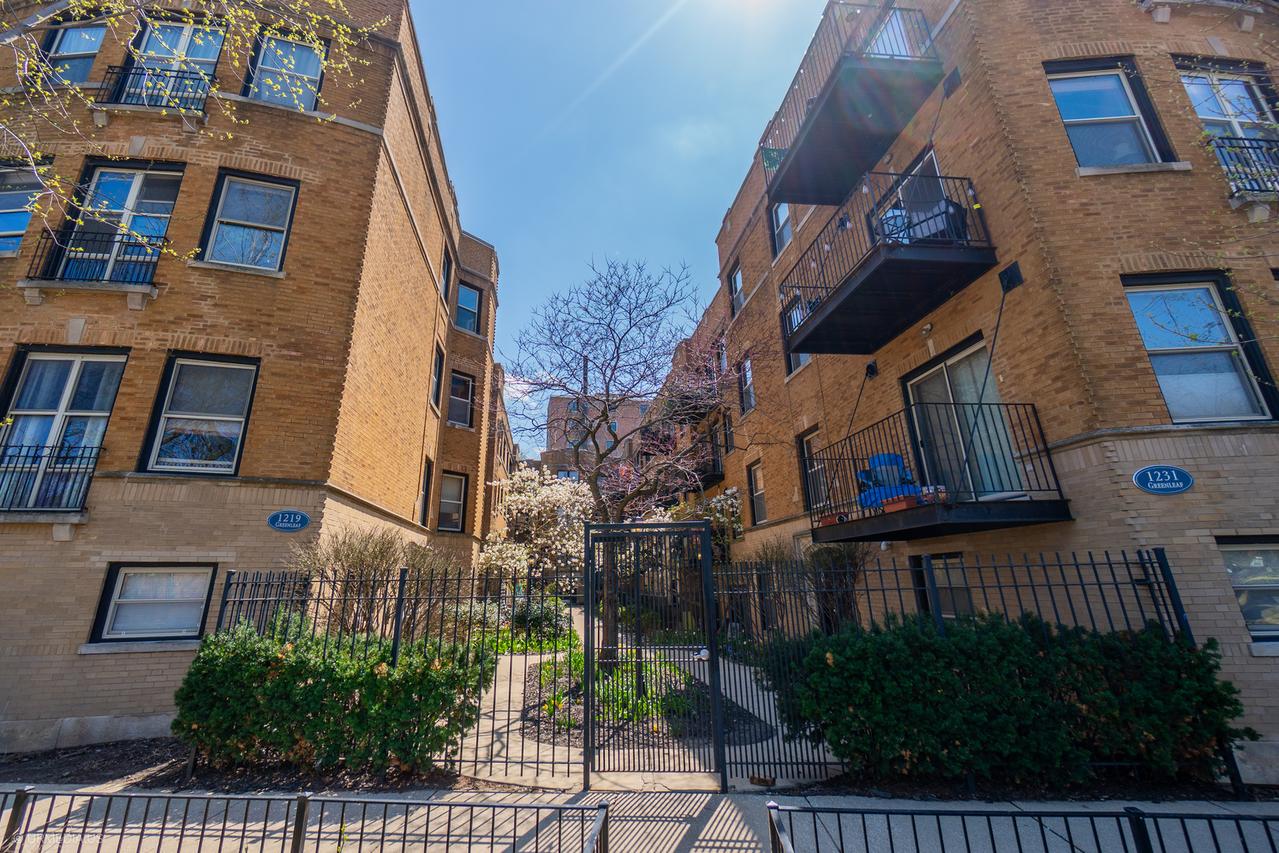 1231 W Greenleaf Ave. #2, Chicago, IL 60626