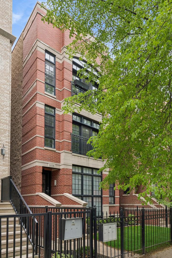 3236 N Kenmore Ave. #1, Chicago, IL 60657