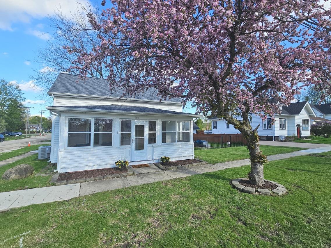 702 S Main St., Yorkville, IL 60560