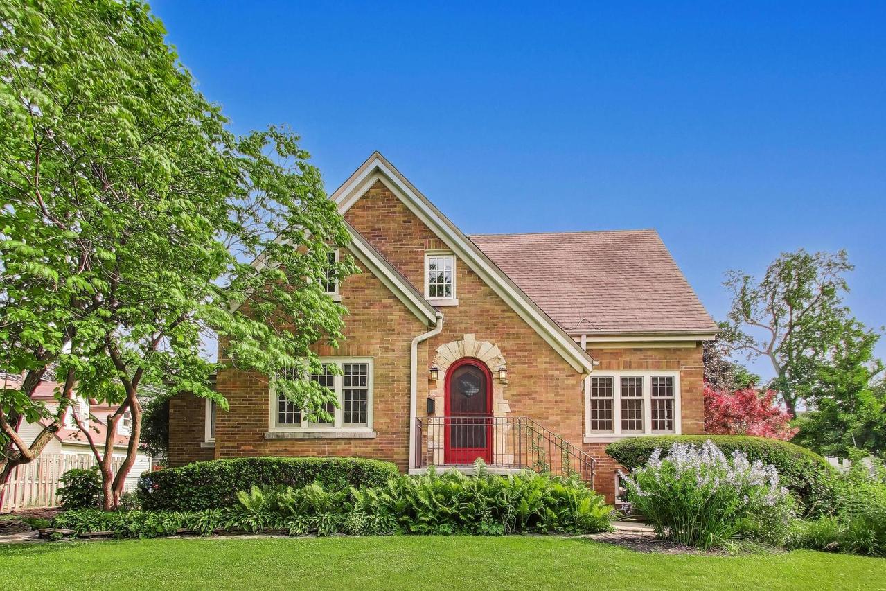 1104 Clarence Ave., Oak Park, IL 60304