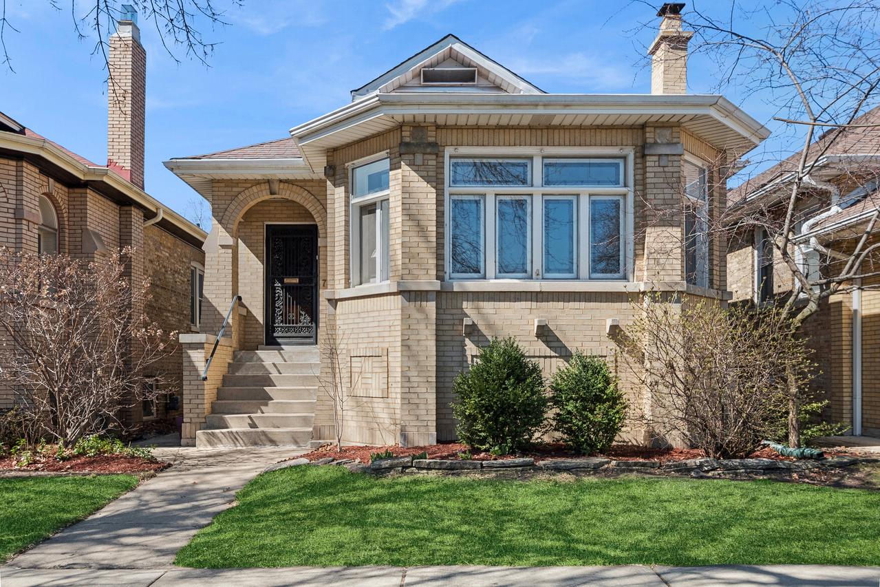 7446 N Rockwell St., Chicago, IL 60645