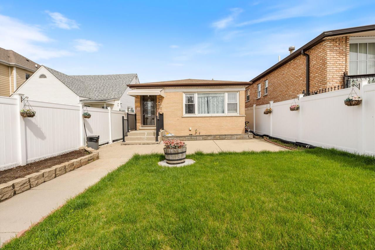 6718 W Forest Preserve Dr., Harwood Heights, IL 60706