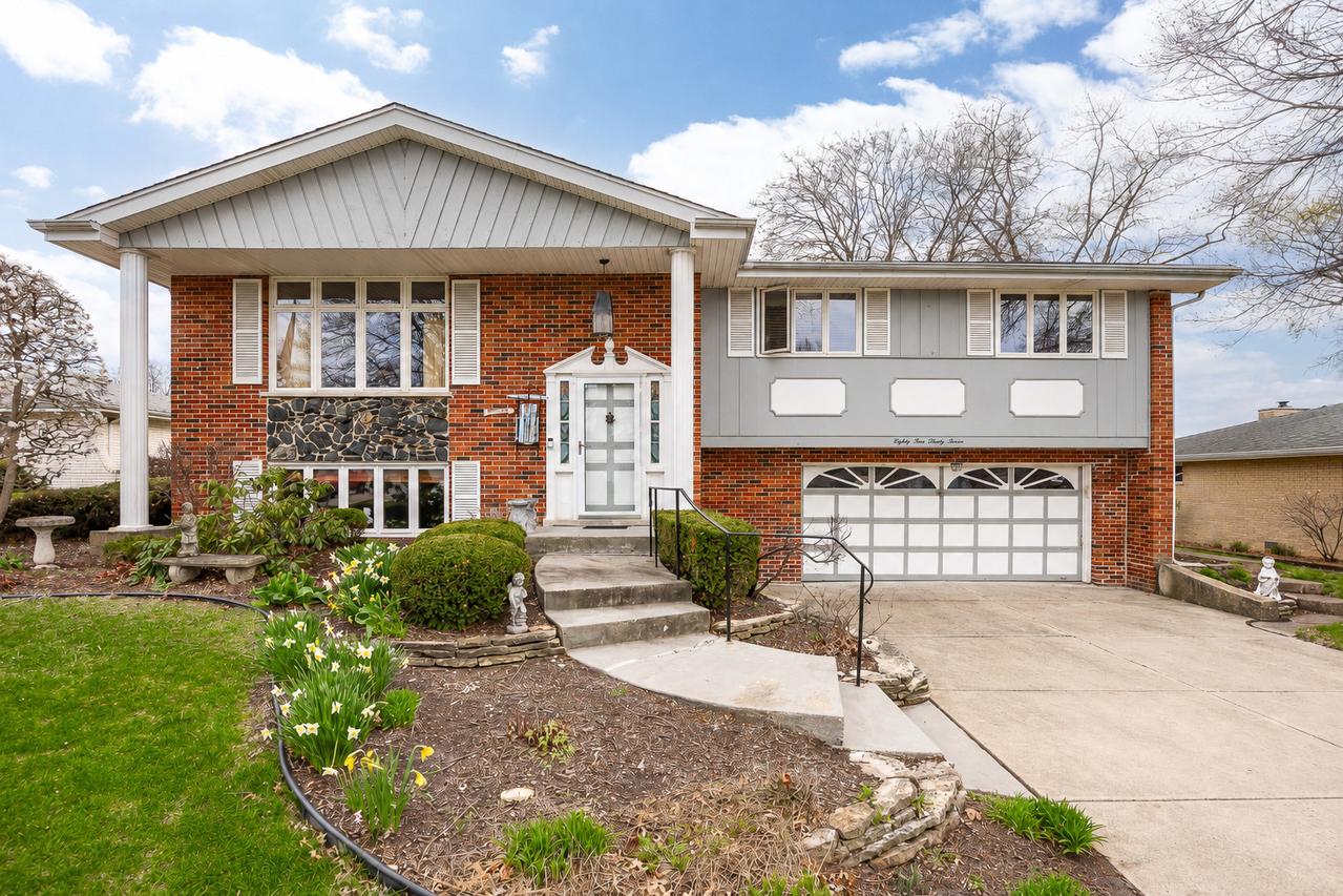 8537 Walnut Ave., Orland Park, IL 60462