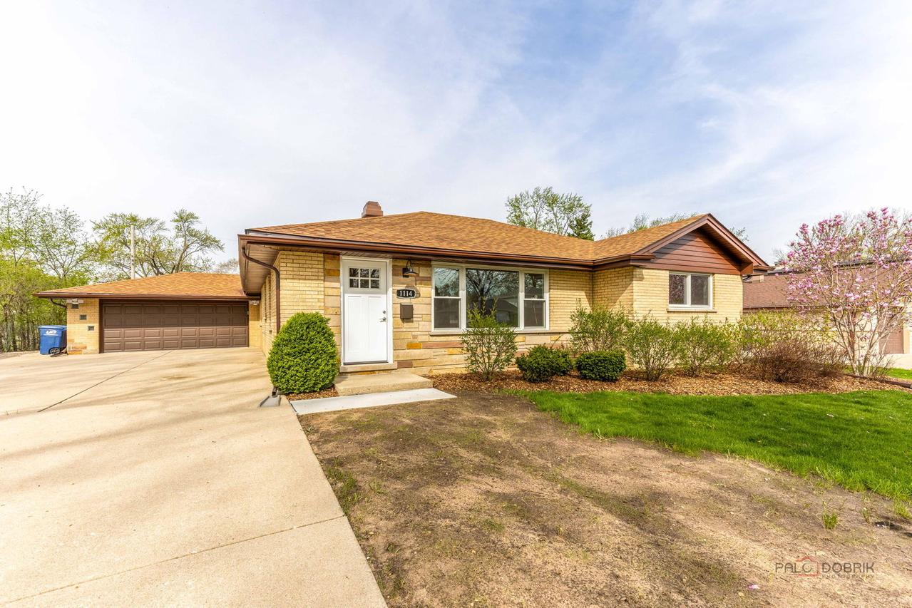 1114 Hewitt Dr., Des Plaines, IL 60016