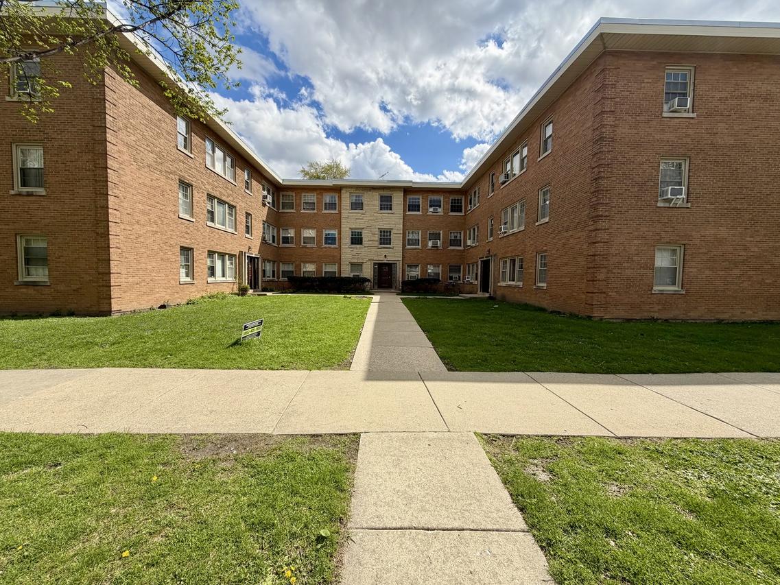 4817 Hull St. #3A, Skokie, IL 60077