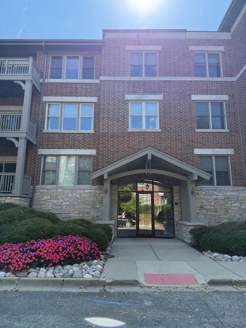 275 E Railroad Ave. #206, Bartlett, IL 60103