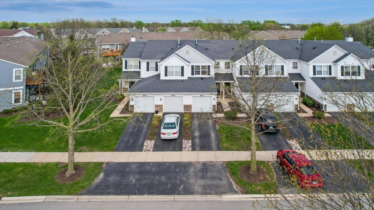 832 Genesee Dr., Naperville, IL 60563
