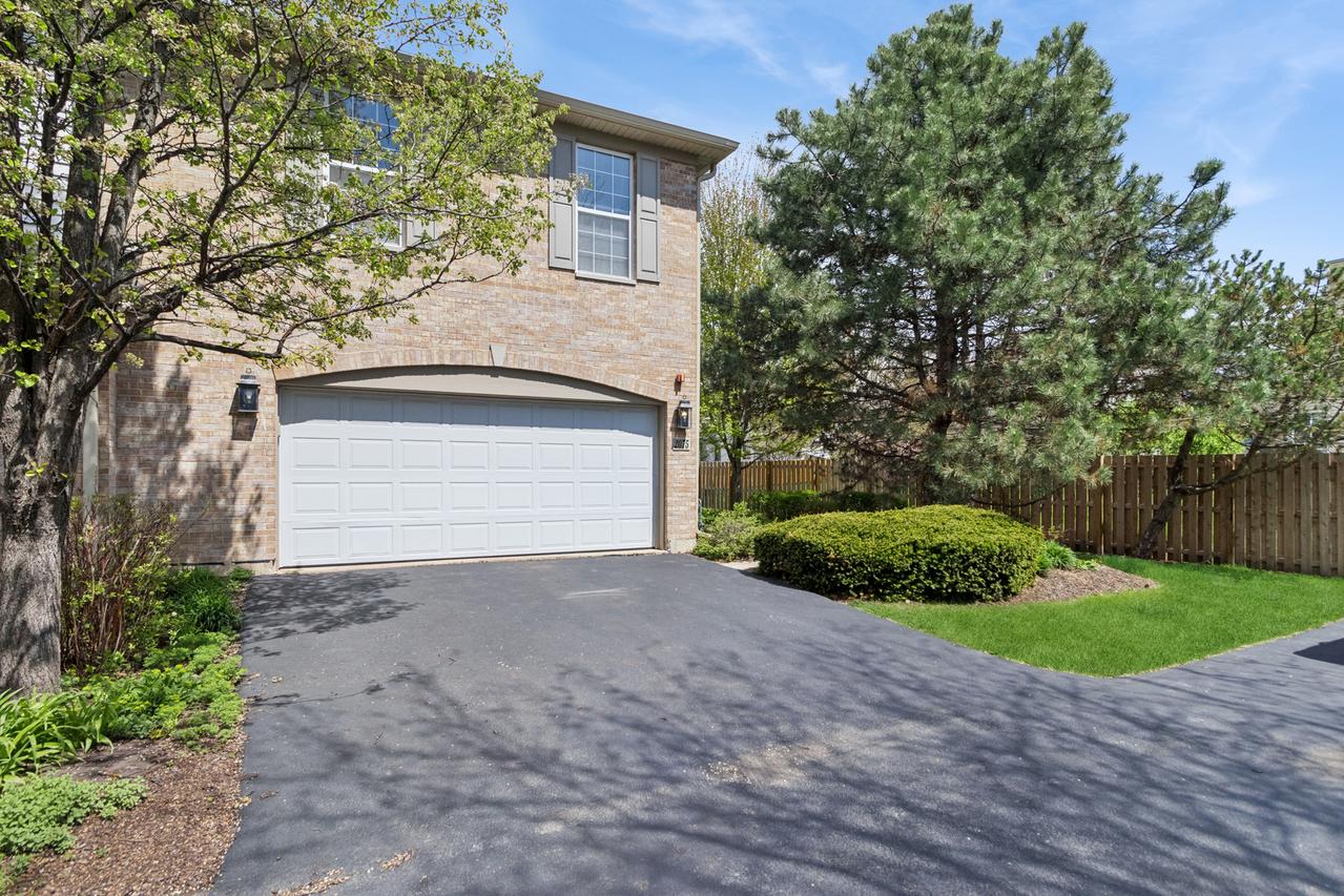 2075 Ivy Ridge Dr., Hoffman Estates, IL 60192