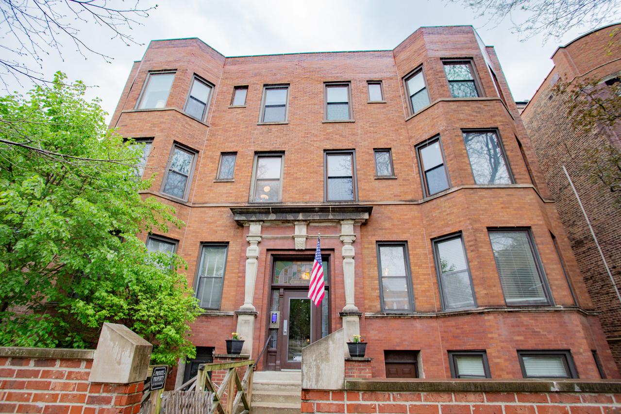 1050 W Byron St. #2W, Chicago, IL 60613