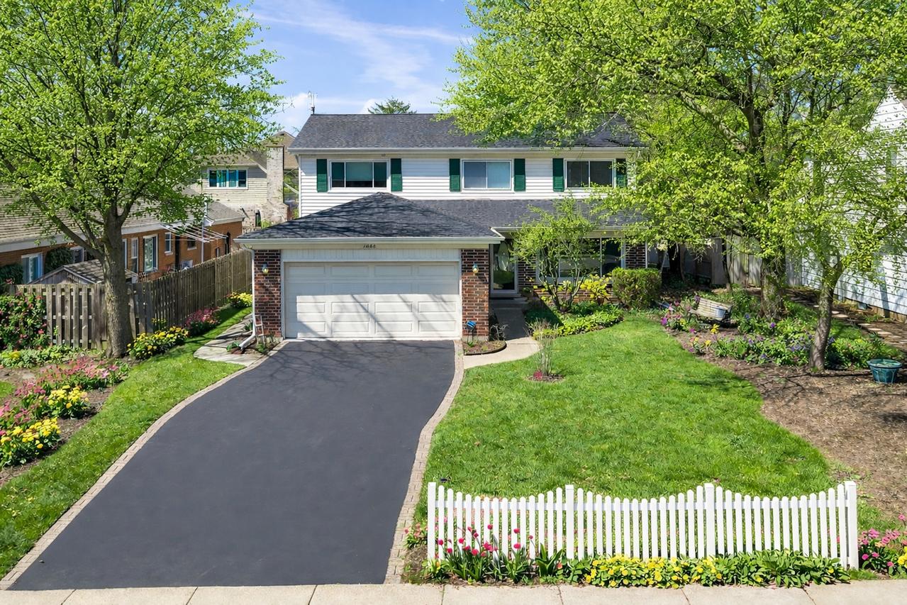 1008 Oxford Rd., Deerfield, IL 60015
