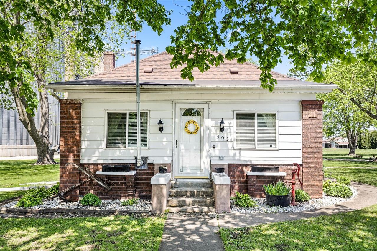 303 E 4th St., Long Point, IL 61333