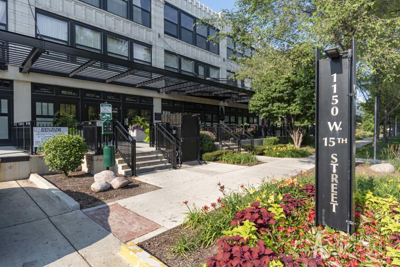 1150 W 15th St. #401, Chicago, IL 60608