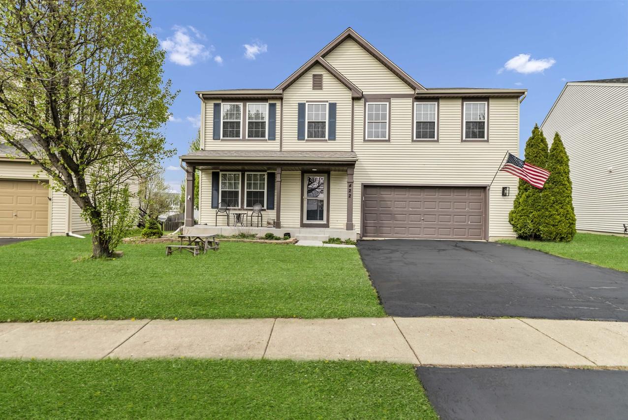422 Westport Dr., Pingree Grove, IL 60140