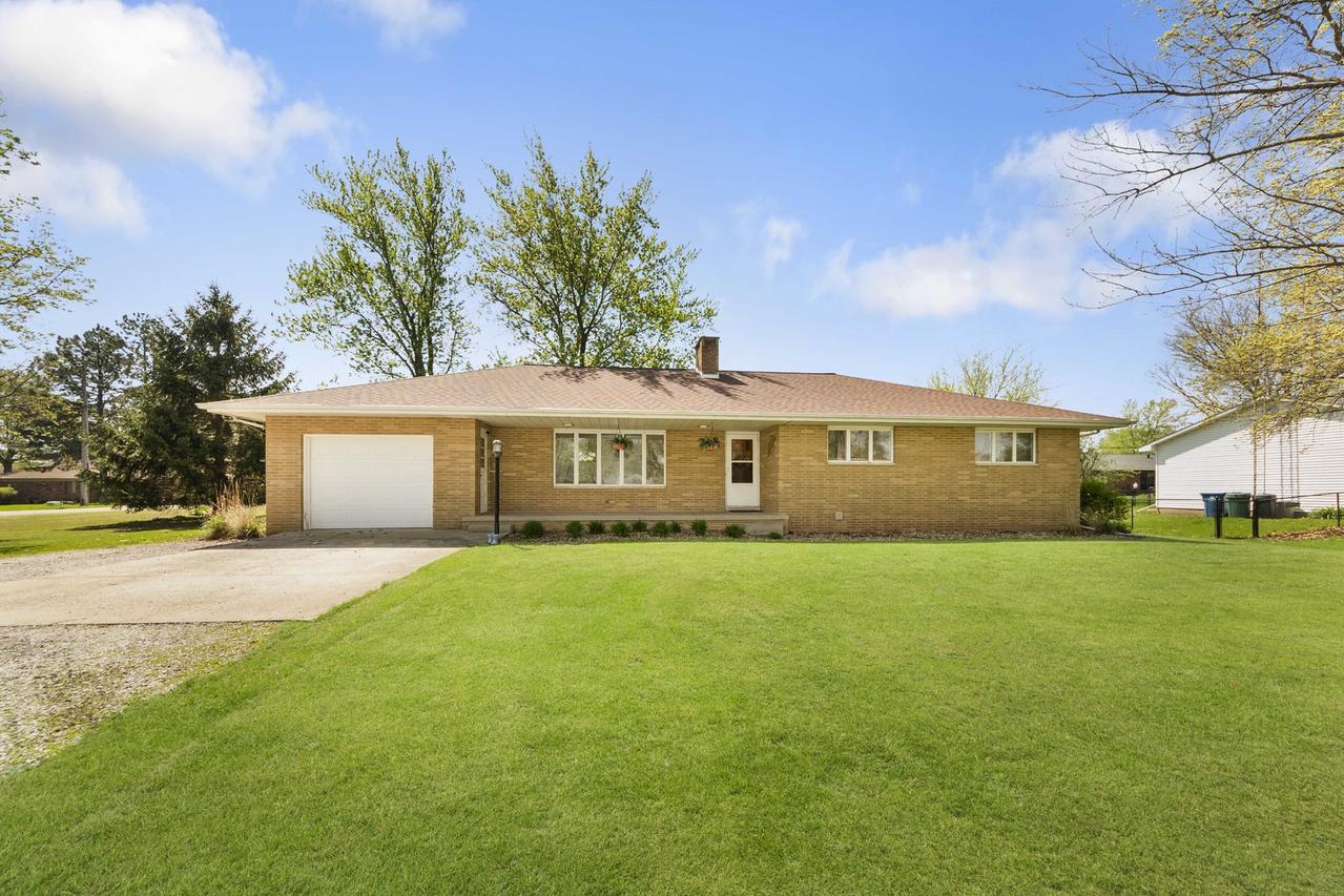 201 Cedar Ln., Minonk, IL 61760