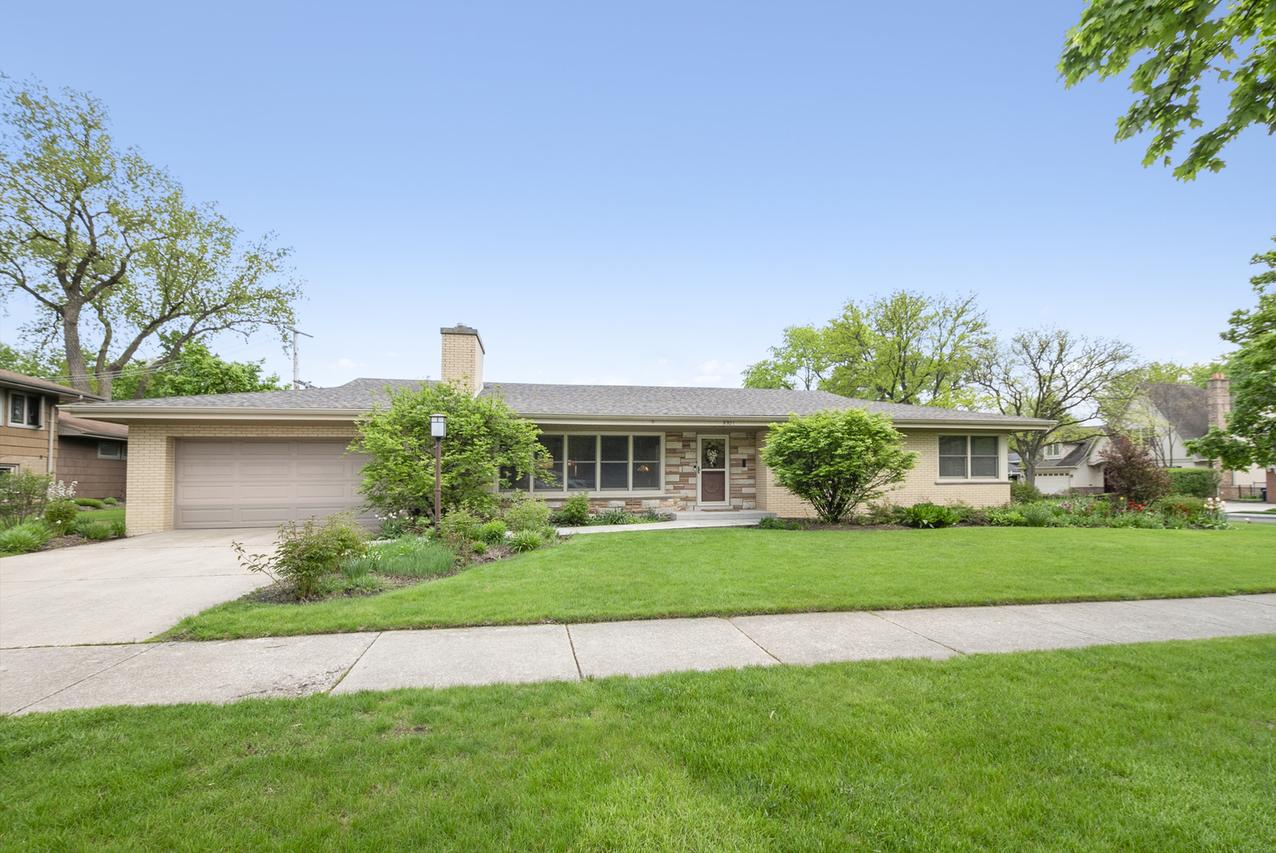 5301 Howard Ave., Western Springs, IL 60558