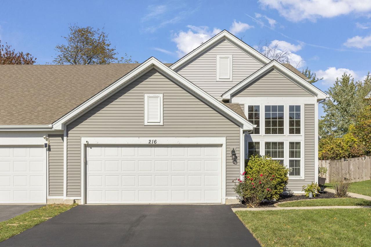 216 Maryland Ln., Pingree Grove, IL 60140