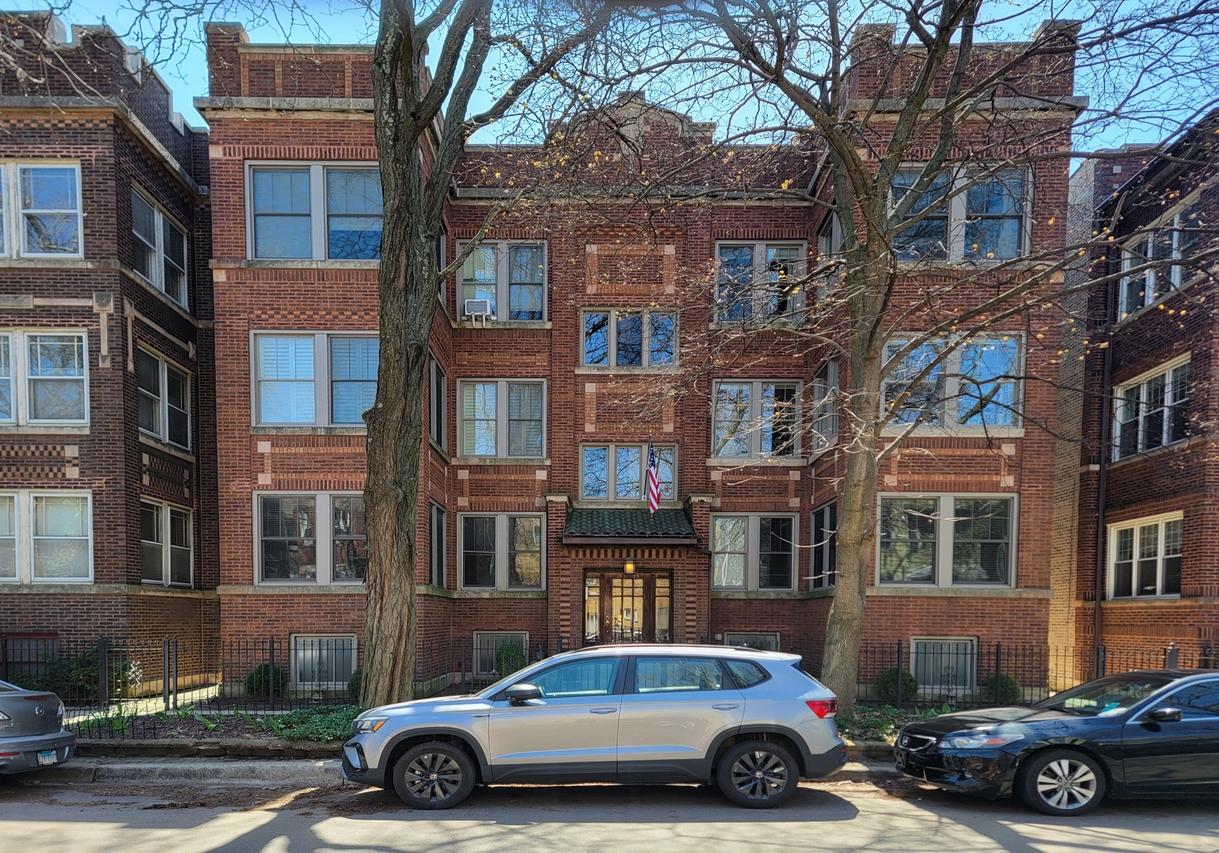 1433 W Rosemont Ave. #2W, Chicago, IL 60660