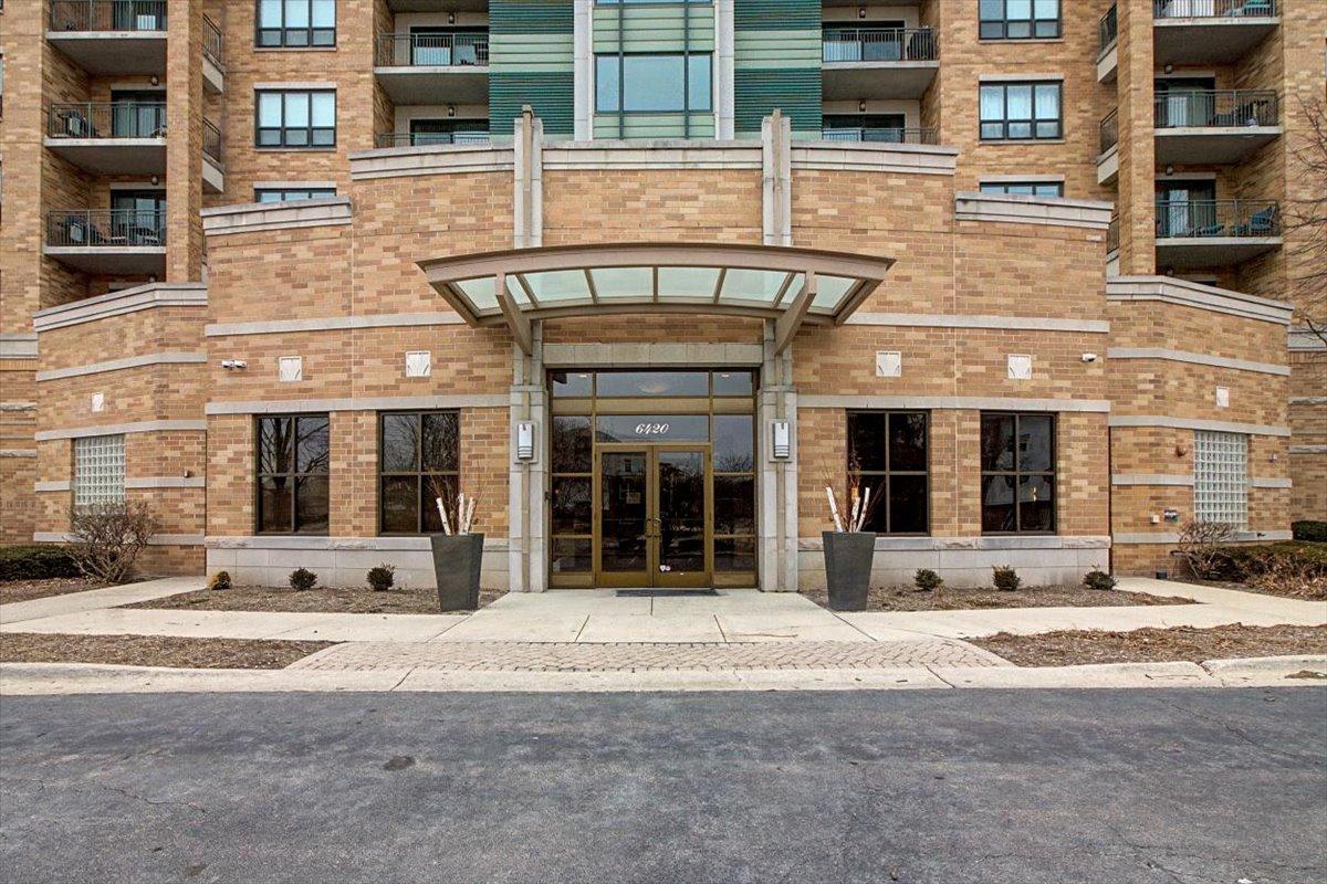 6420 Double Eagle Dr. #801, Woodridge, IL 60517