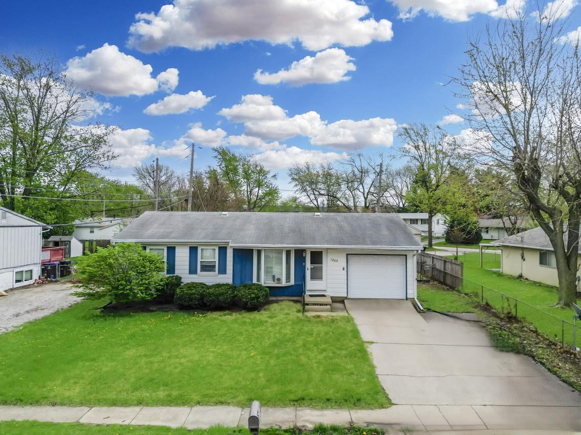 1203 Mount Vernon Dr., Bloomington, IL 61704