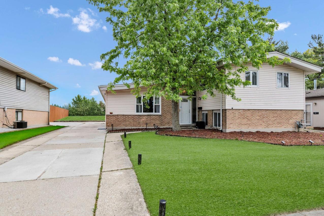 135 Westwood Dr., Park Forest, IL 60466