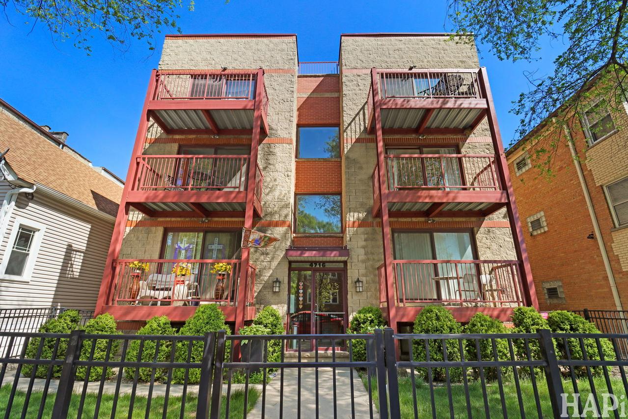 4716 W Addison St. #2E, Chicago, IL 60641