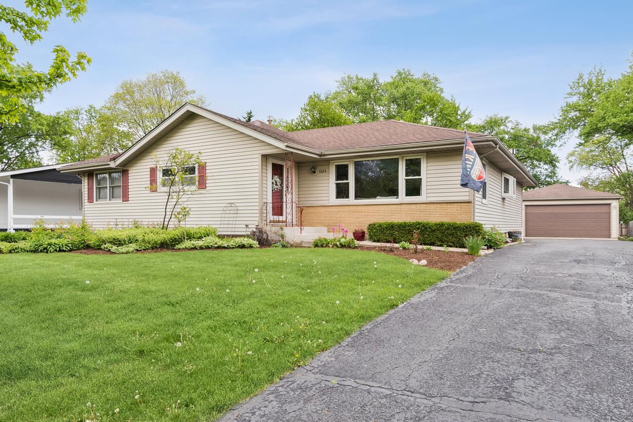 5324 Clover Dr., Lisle, IL 60532