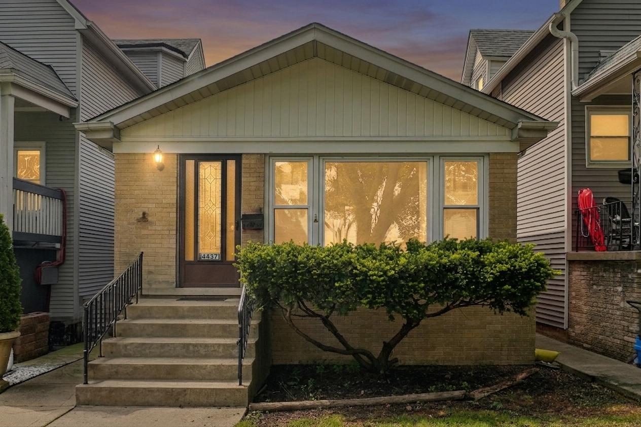 4457 W Leland Ave., Chicago, IL 60630