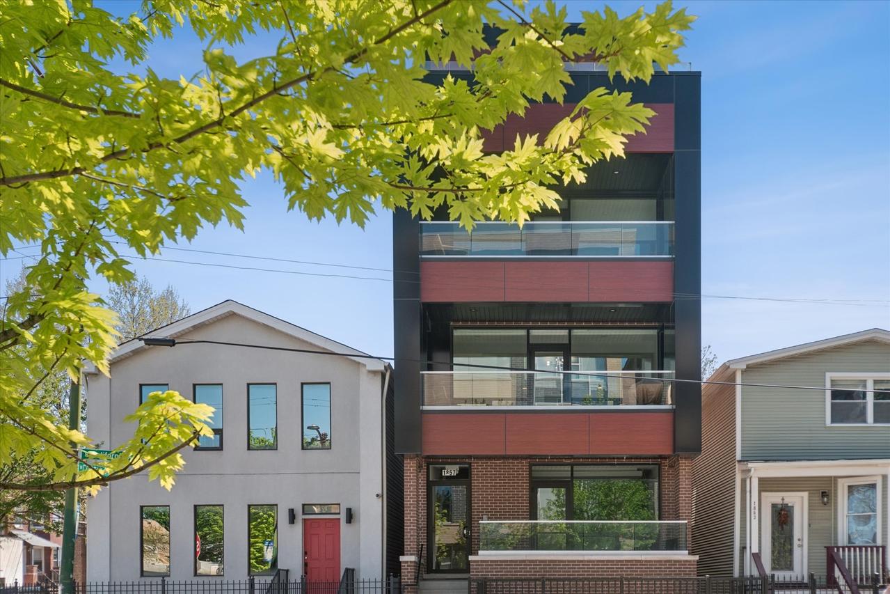 1857 N California Ave. #2, Chicago, IL 60647