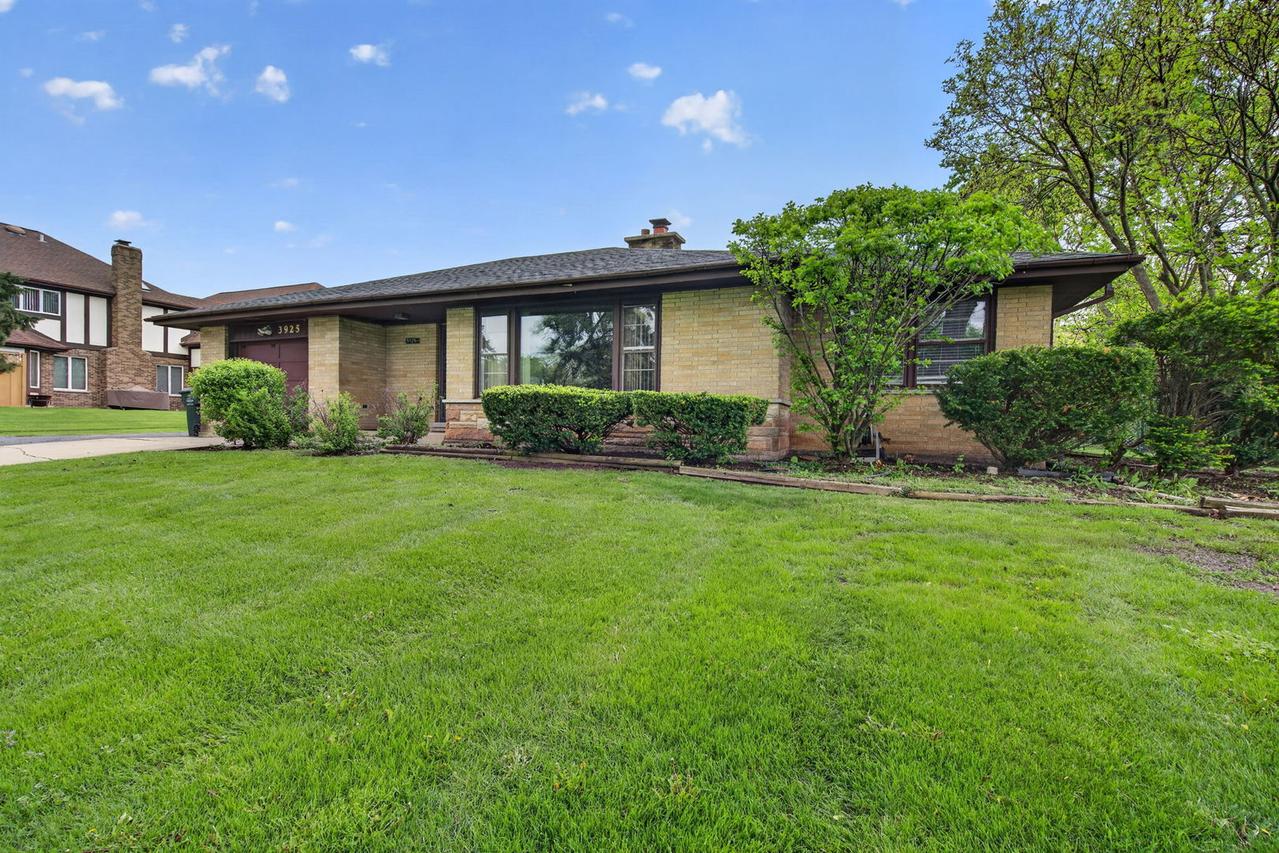 3925 Downers Dr., Downers Grove, IL 60515