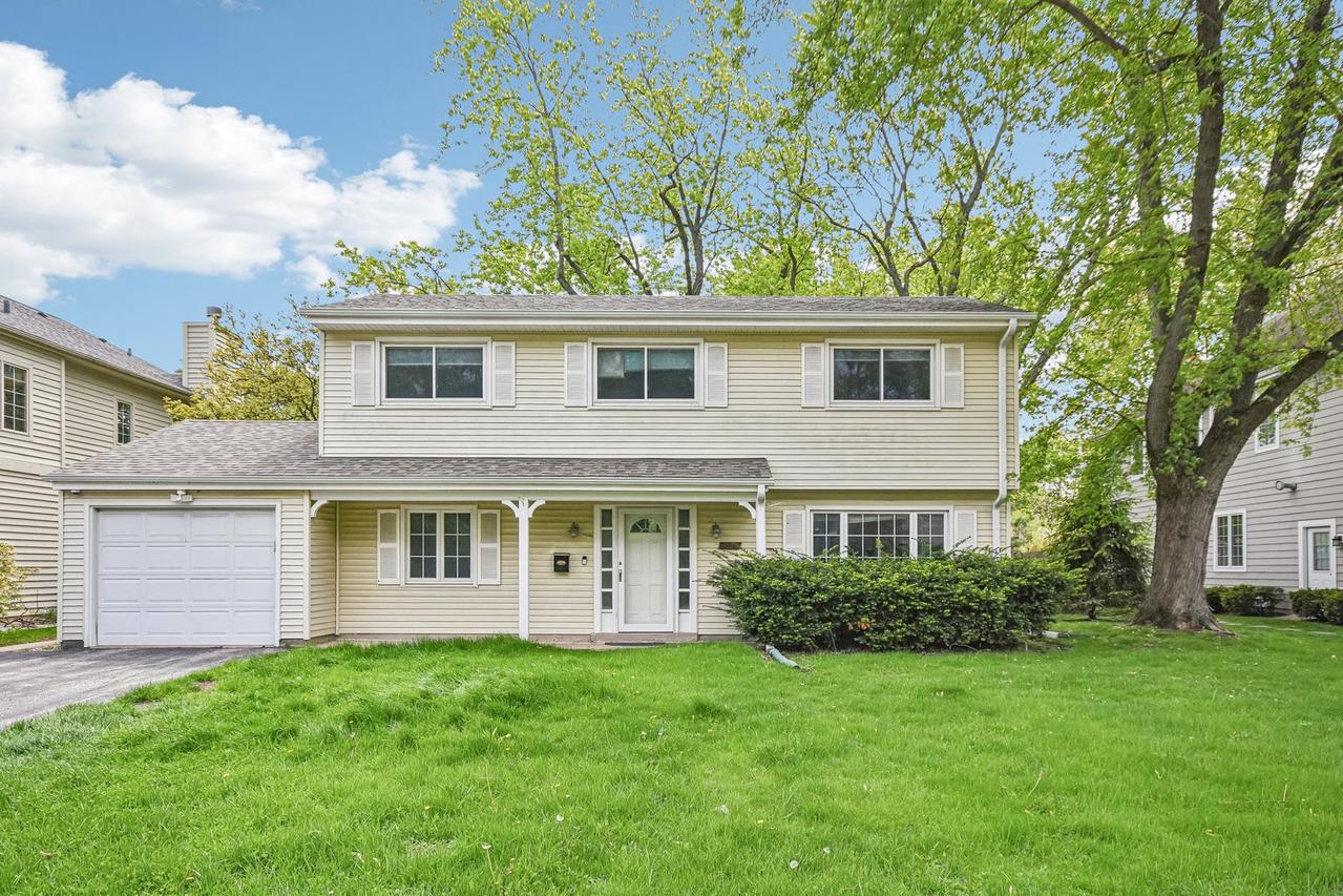 1235 Dartmouth Ln., Deerfield, IL 60015
