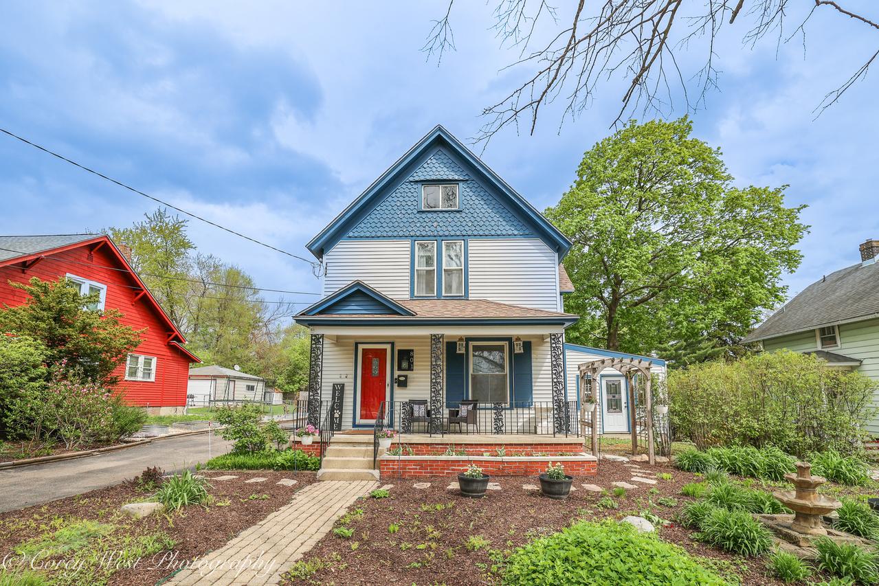 801 S Jefferson St., Woodstock, IL 60098