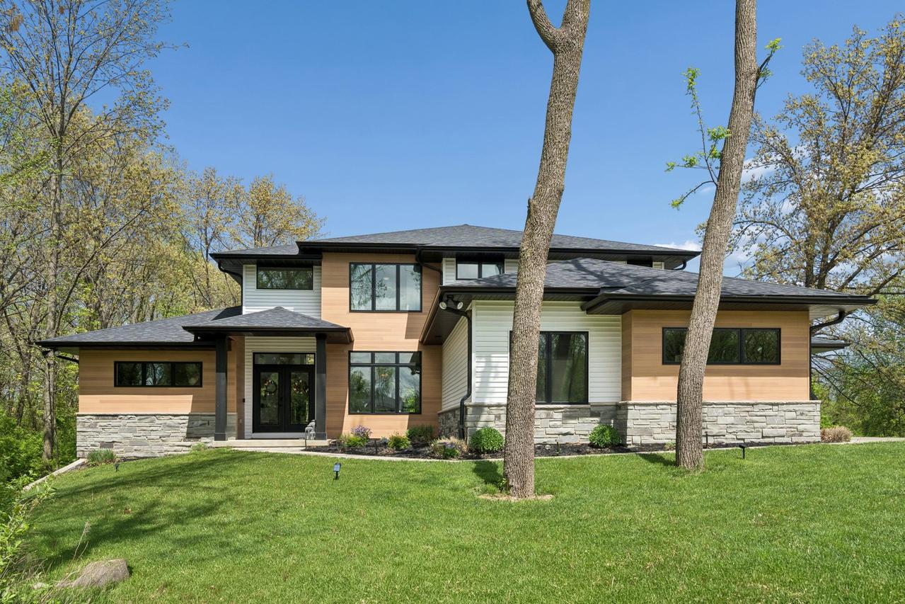 600 W 6th St Ct., Coal Valley, IL 61240
