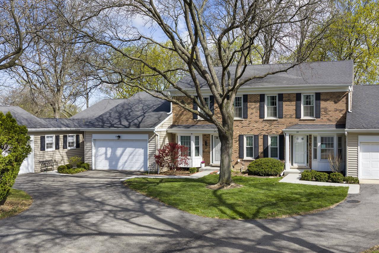 19 The Court Of Greenway, Northbrook, IL 60062